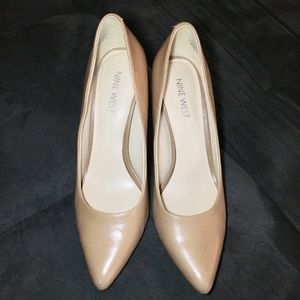 Nine West REAL LEATHER Pumps, Beige (size 5.5)